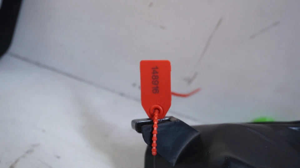 2006 2007 SUZUKI GSXR 600 750 RIGHT RAM AIR INTAKE TUBE DUCT 148916 913 OEM - Image 2 of 4