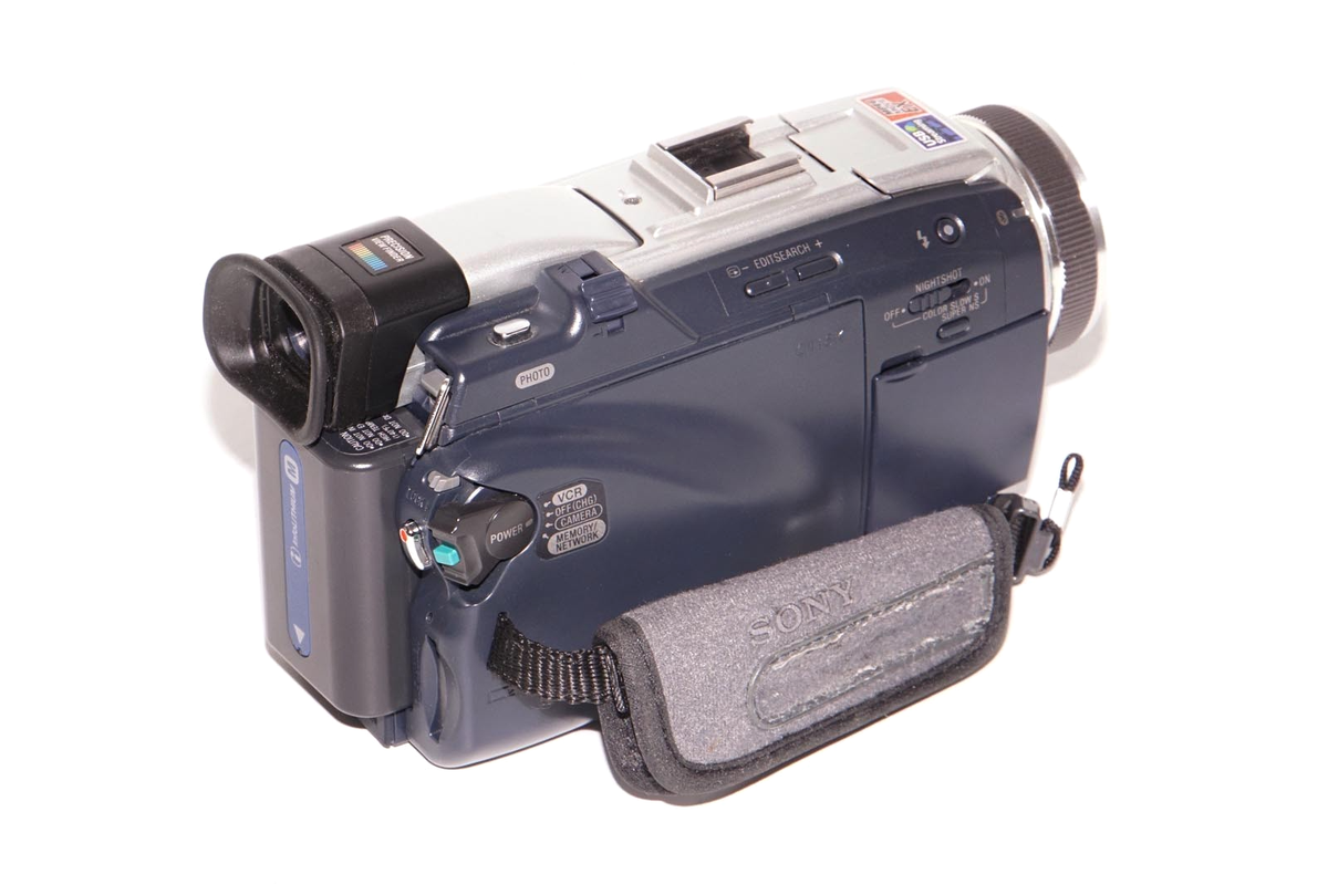 Sony Handycam DCR-TRV50 Bluetooth Mini DV Camcorder w/NightShot +