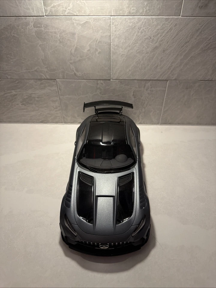 Mercedes Benz AMG GT Blackseries GT Spirit 1:18 (1093)/(1300) roto Foto 2 de 4