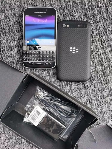 Boxed - BlackBerry Classic Q20 SQC100-2 16GB Unlocked 4G Keyboard Smartphone - Picture 4 of 18