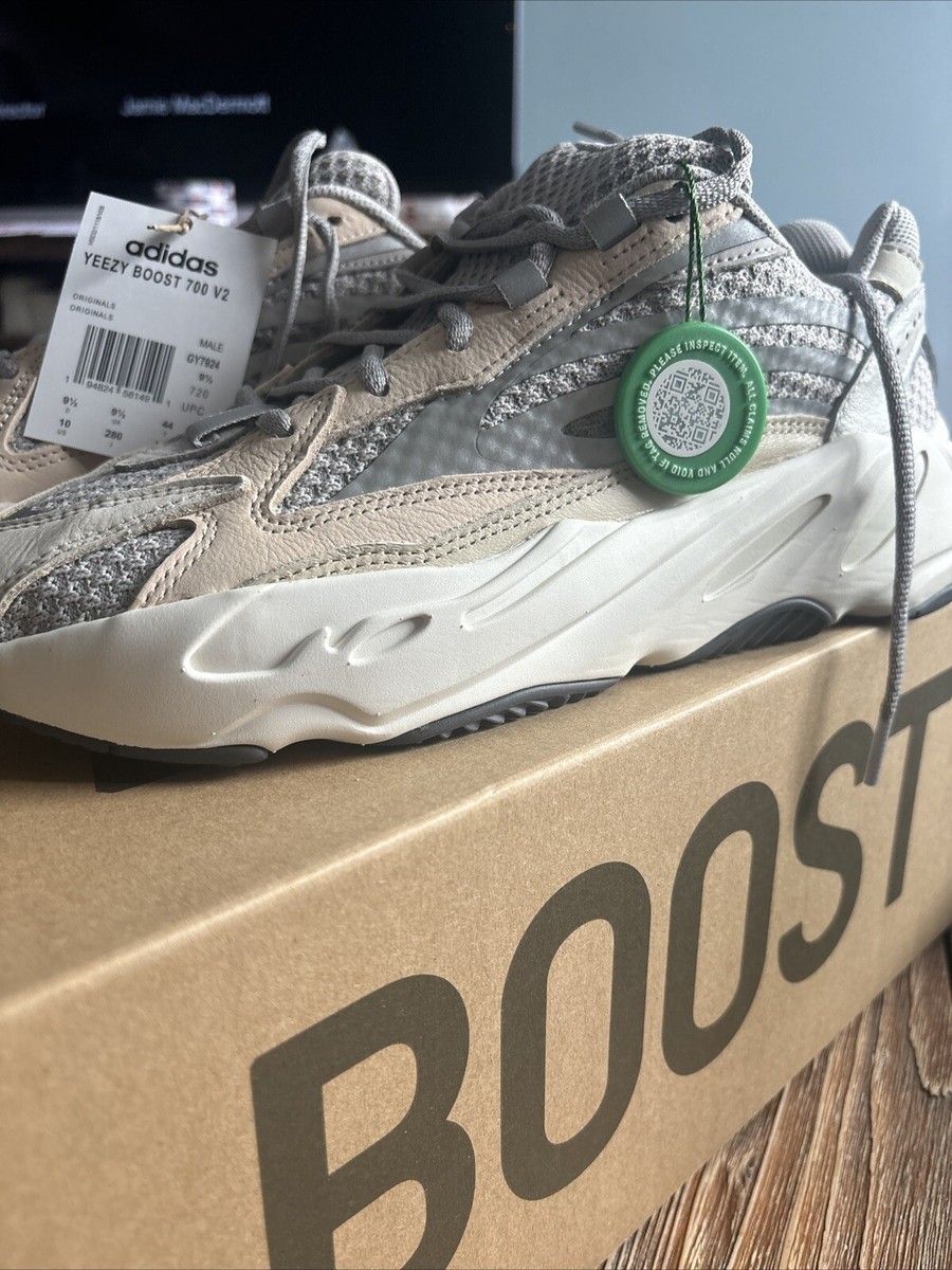 Jeans Style Yeezy 700 Adidas Yeezy Boost 700 V2 Cream Men's Size
