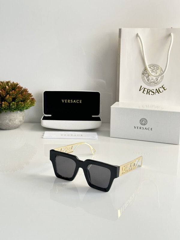 【美品】VERSACE メデューサ サングラス  S64 Black GOLD GIANNI VERSACE MOD S64 col 16L Sunglasses Gold Medusa
