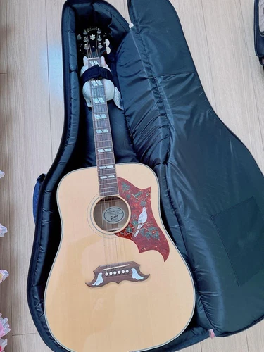 Acoustic Guitar Gibson Dove 01008054 Natural Made in USA with Soft Case
