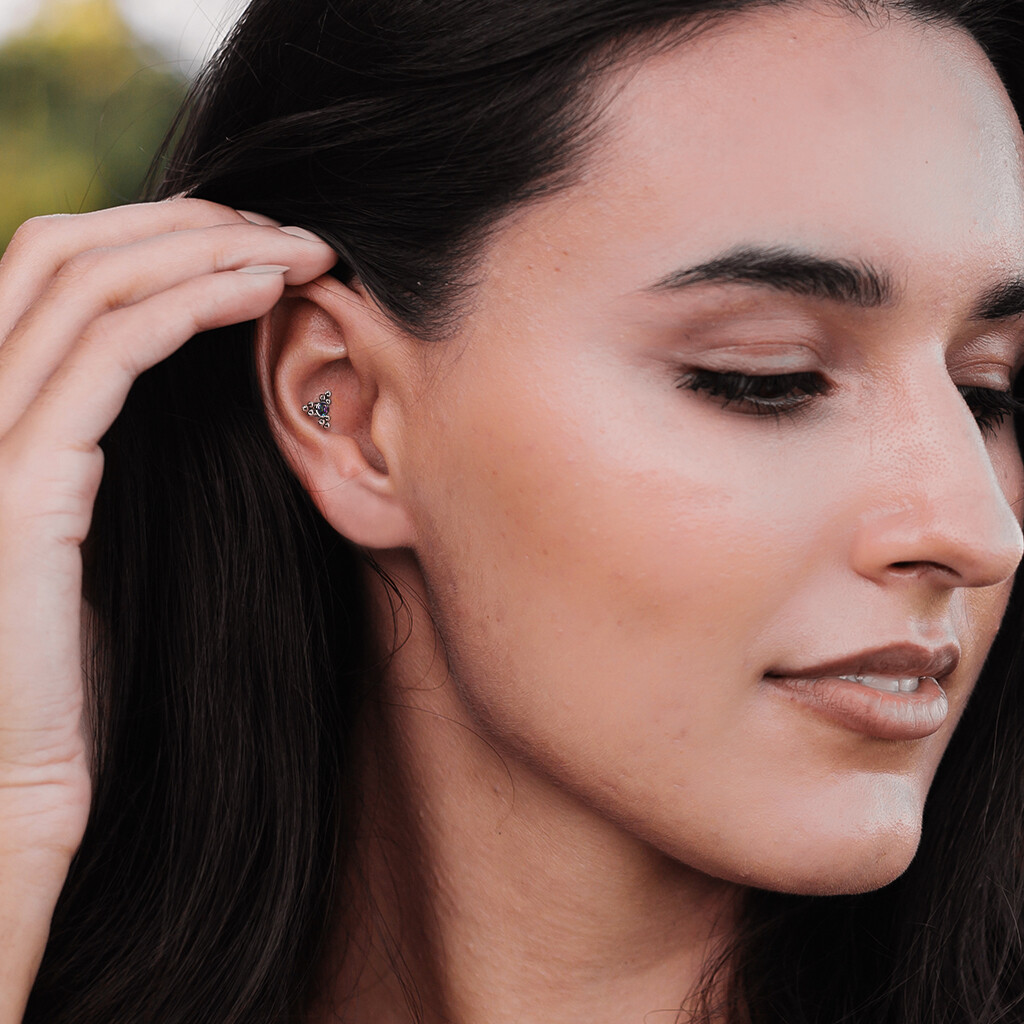 Piercing labret en titane à pas de vis interne pour un changement sans douleur