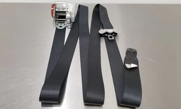 Cinturón de seguridad delantero derecho Toyota Tundra 2014-2019 retractor negro Foto 4 de 4