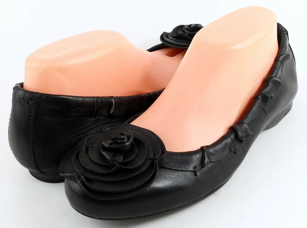 Bcbg black best sale flats