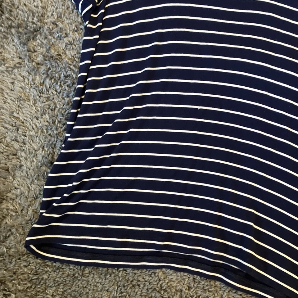 Camiseta Cabi Ahoy azul marinho branca gola V ombro caído listrado blusa feminina pequena - Imagem 2 de 4