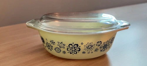 1957 Vintage Pyrex Casserole Dish