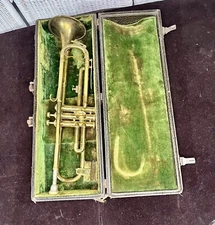 Vintage Musical Instrument Trumpet With Carrying Case.Vintage Challenger Trumpet