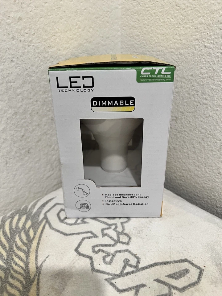 LED Technology BR30 INDOOR FLOOD LIGHT 10W LED BULB 3000K Warm White 700 LUMENS - Image 3 of 4
