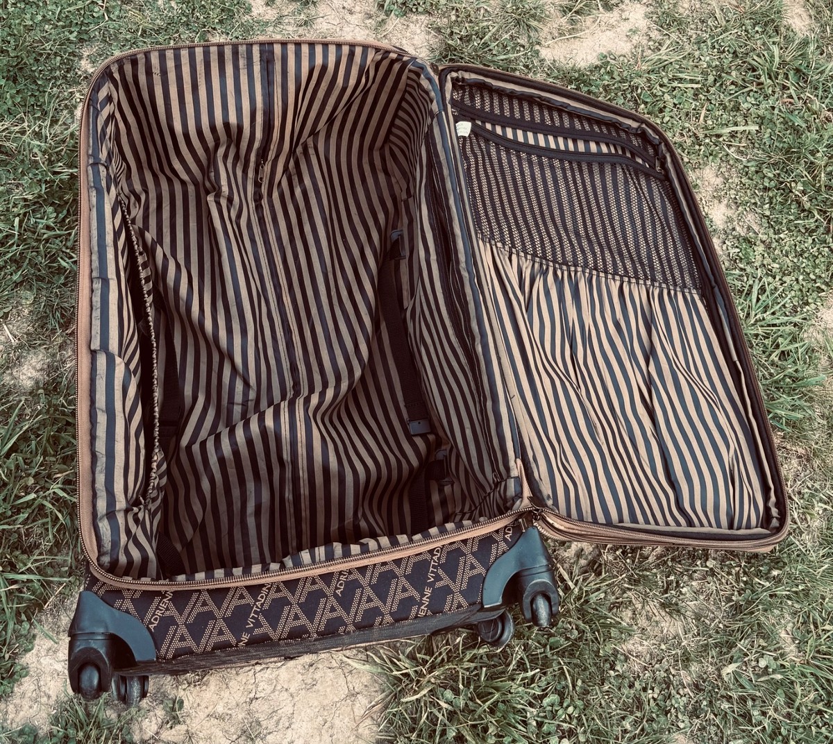 adrienne vittadini luggage. Used condition, some wear and tear