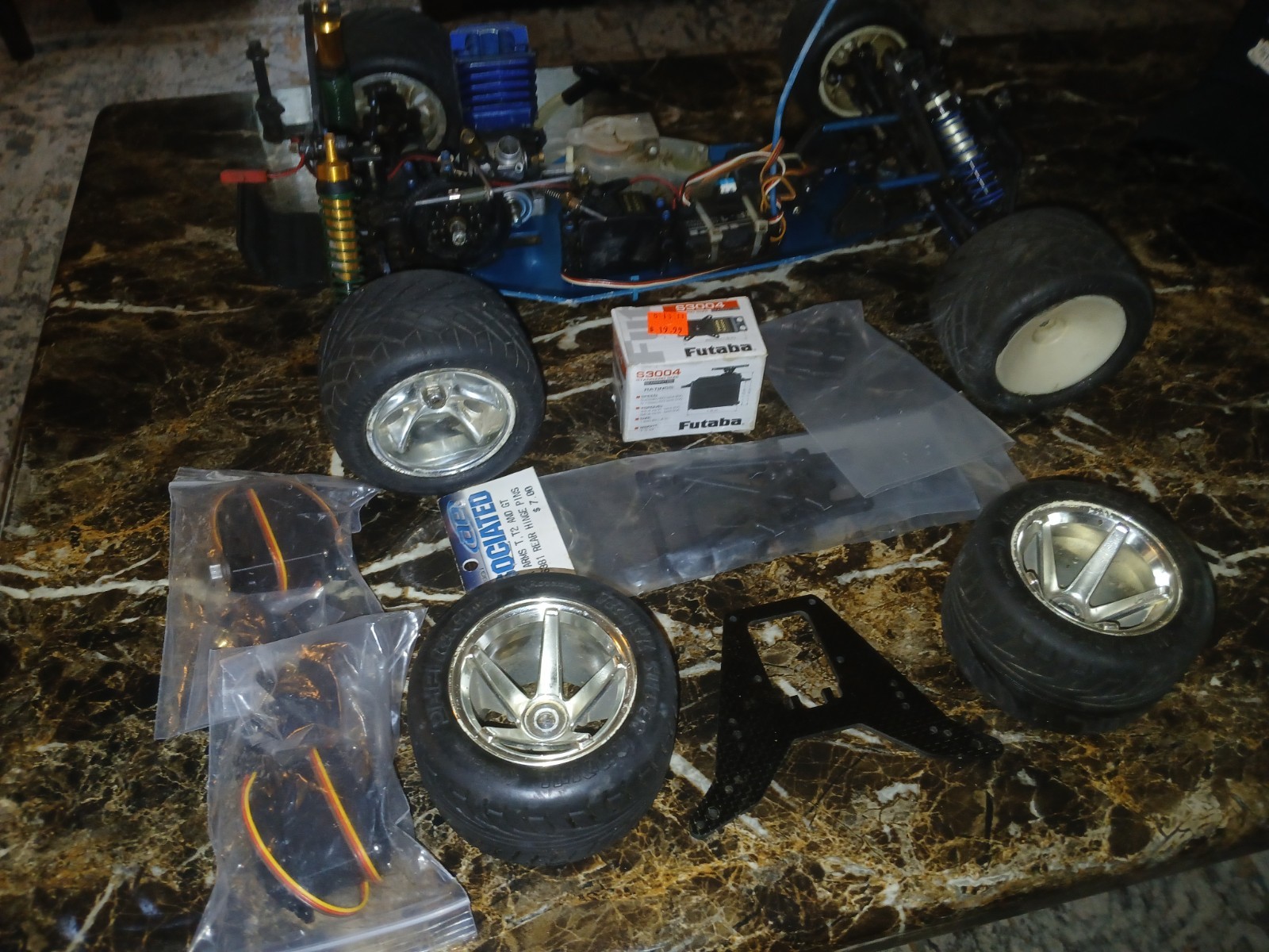Vintage Team Associated 1/10 Nitro Truck Roller/parts