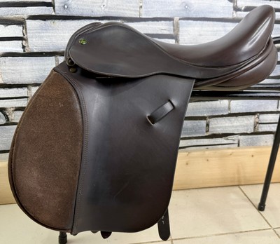 Selle dressage 18 pouces (928576) | Acheter cette selle d'occasion | France