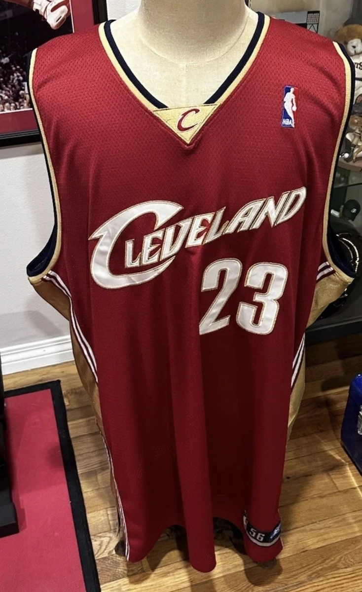 Preços baixos em Cleveland Cavaliers LeBron James NBA Camisas