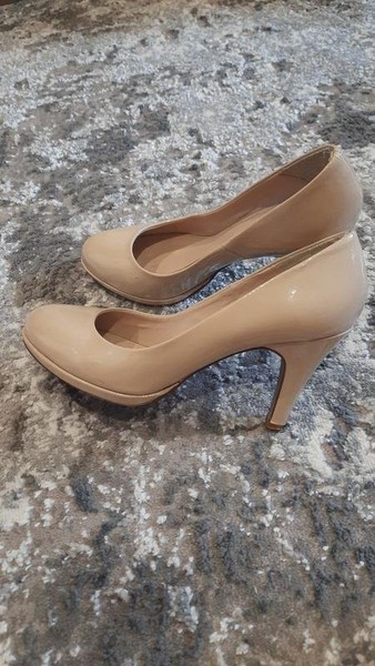 Women Carvela Heels Beige Leather 38.5