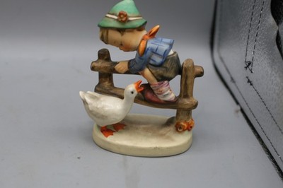 MJ Hummel Figurine - '' Barnyard Hero ''  - 195 2/0 - W. Goebel - W. Germany B1