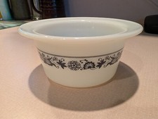 Vintage Pyrex patrón cebolla negra, plato de margarina, 3x6.