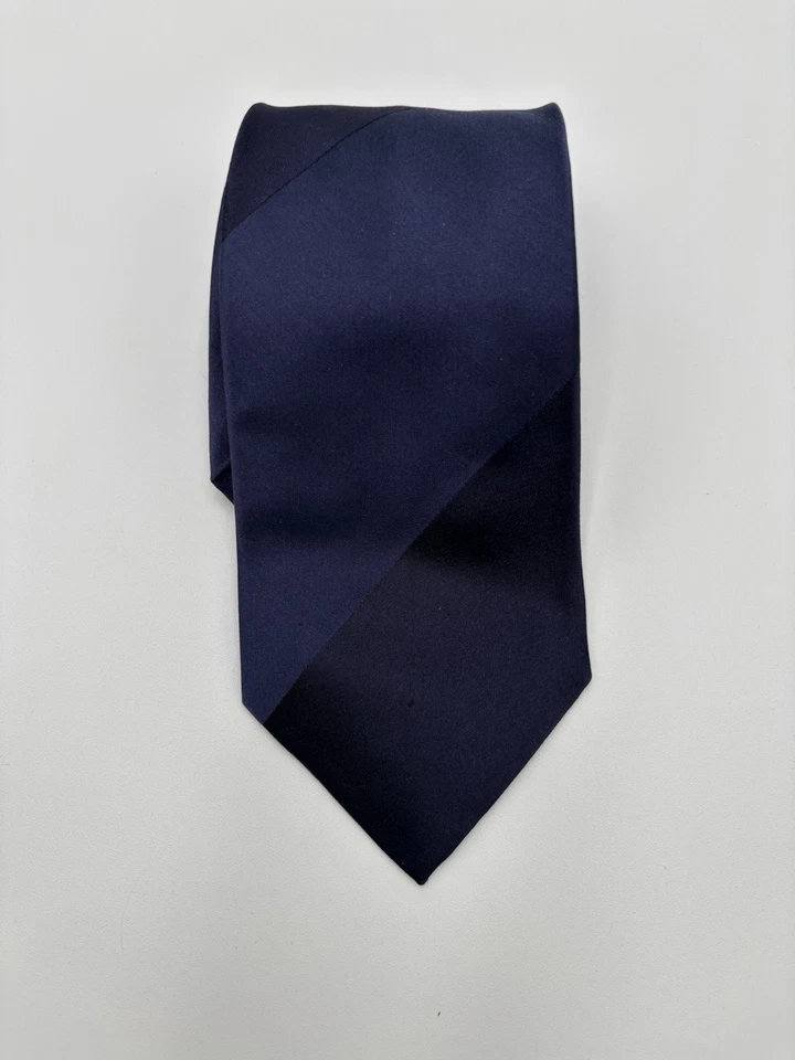 Gravata listrada lisa Paul Smith Mainline seda azul marinho masculina - Imagem 2 de 3