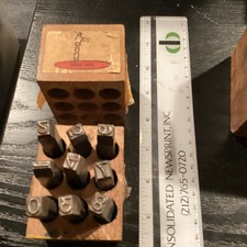 SCHÖNES Vintage Stahl Zahlen Stempel Stanzer Set mit Holzbox