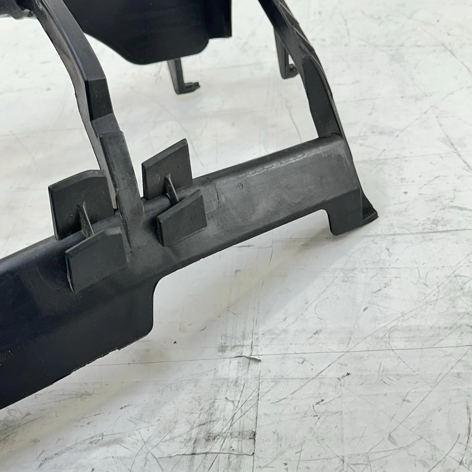 2016 CAN-AM SPYDER RT LEFT SIDE FAIRING STAY FRONT COWL BRACKET HOLDER MOUNT