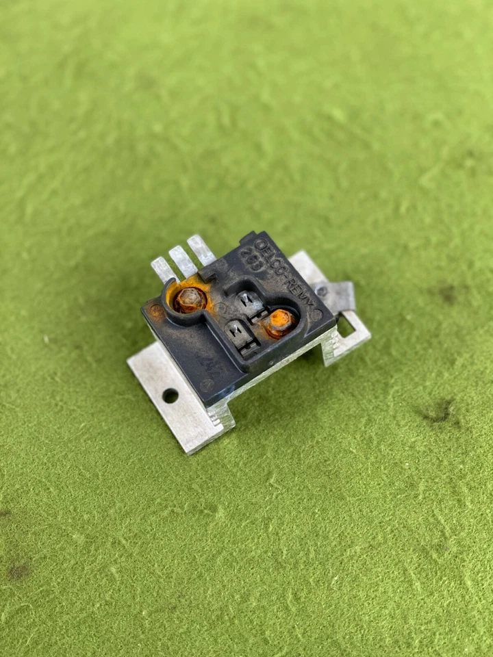 Transistor atenuador de luces de instrumento de tablero Corvette C4 1990-1993 1986902-2 OEM Foto 2 de 4