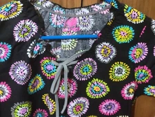 NWT - I LOVE SCRUBS BRAND SCRUB TOP  -MULTI COLOR PRINT - SIZE: X-SMALL