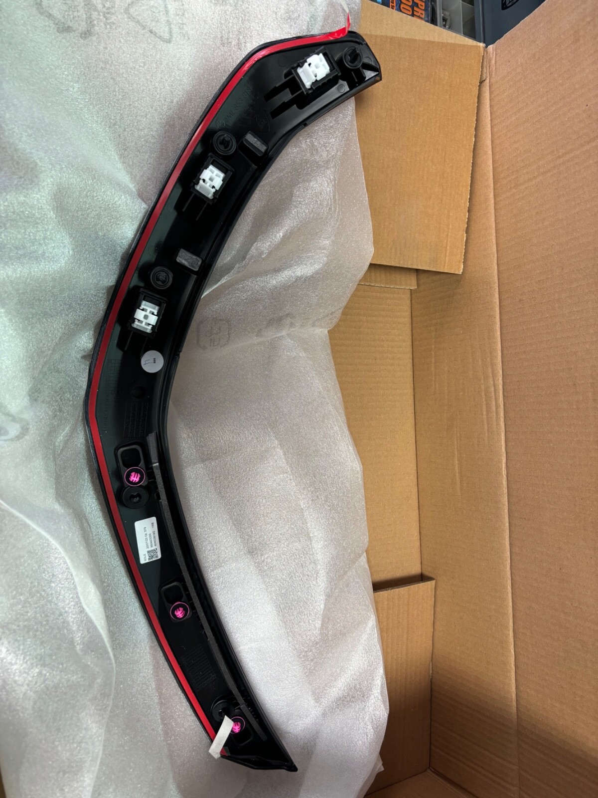 Lamborghini Urus brand new wheel molding quarter to rear bumper LT/RT black