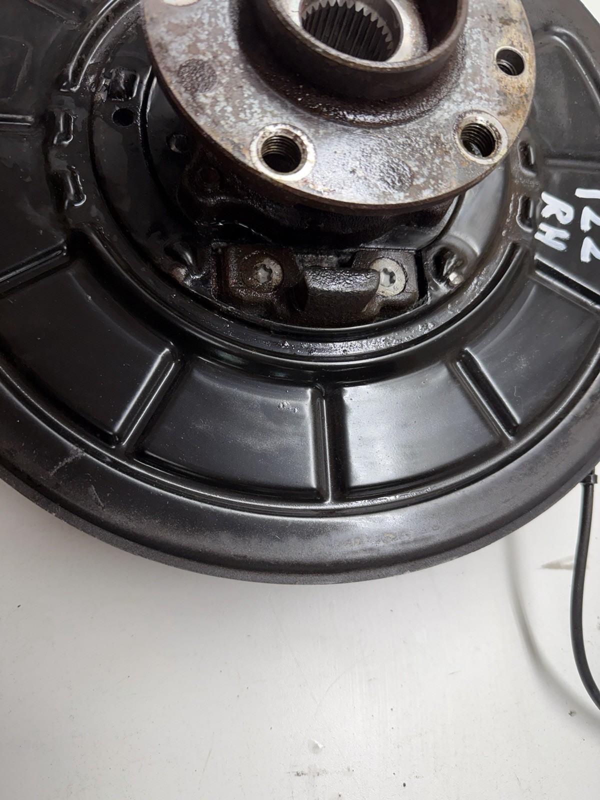 2014-2019 Maserati Ghibli AWD Rear Right Spindle Knuckle Hub OEM