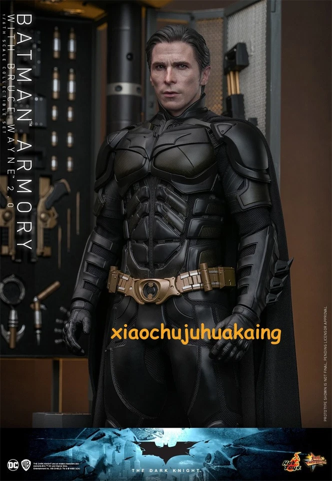 EN STOCK Hot Toys MMS750 The Dark Knight 1/6 Batman Armory con Bruce Wayne 2.0 Foto 3 de 4