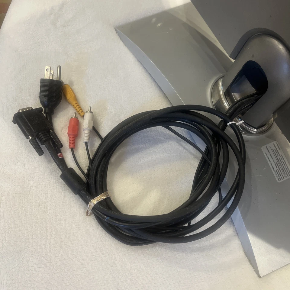 Zenith ML– 027C  15.1 Inch Flat-Panel With Base - Image 3 of 4