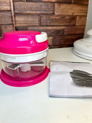 Tupperware Chop 'N Prep Chef Hand-Crank Turn Handle Chopper 300 ml Pink