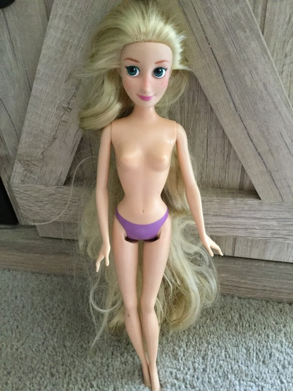 Disney Rapunzel Tangled Barbie Doll with Really Long Blonde Hair Green Side Eye