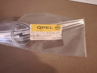 Opel Ornament Firmenzeichen Kapitän A 11 70 412 NOS Original KAD Diplomat Emblem