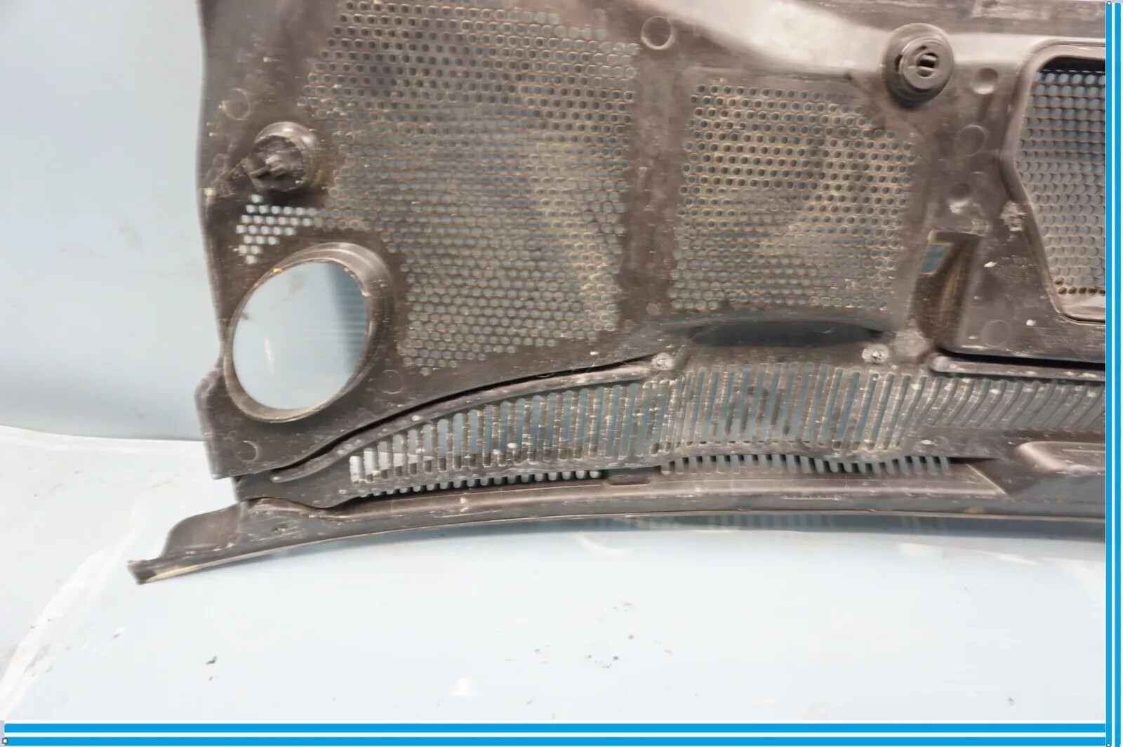 03-12 Bentley Continental Front Windshield Cowl Panel Trim Cover 3W8819415G OEM