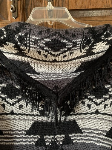 Billabong Open Front Fringe Cardigan Sweater Small Black White Gray Aztec Print - Picture 6 of 15