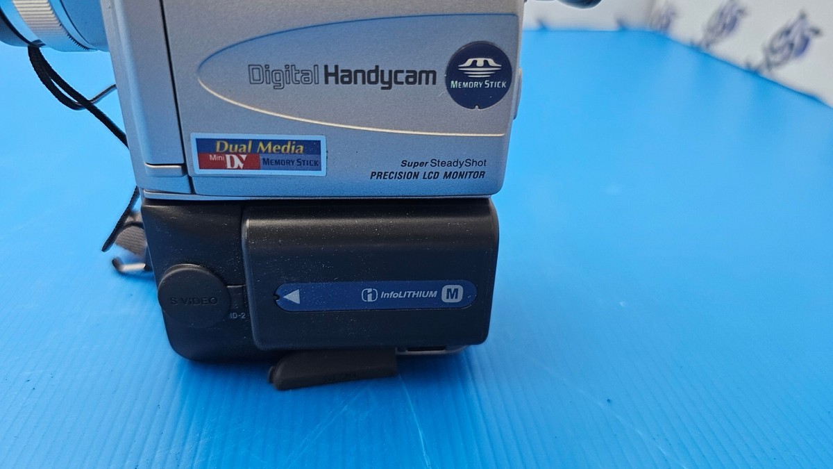 SONY miniDV HANDYCAM DCR-PC100 ② Sony Handycam DCR-PC100 Camcorder MiniDv Video Camera Japan Silver