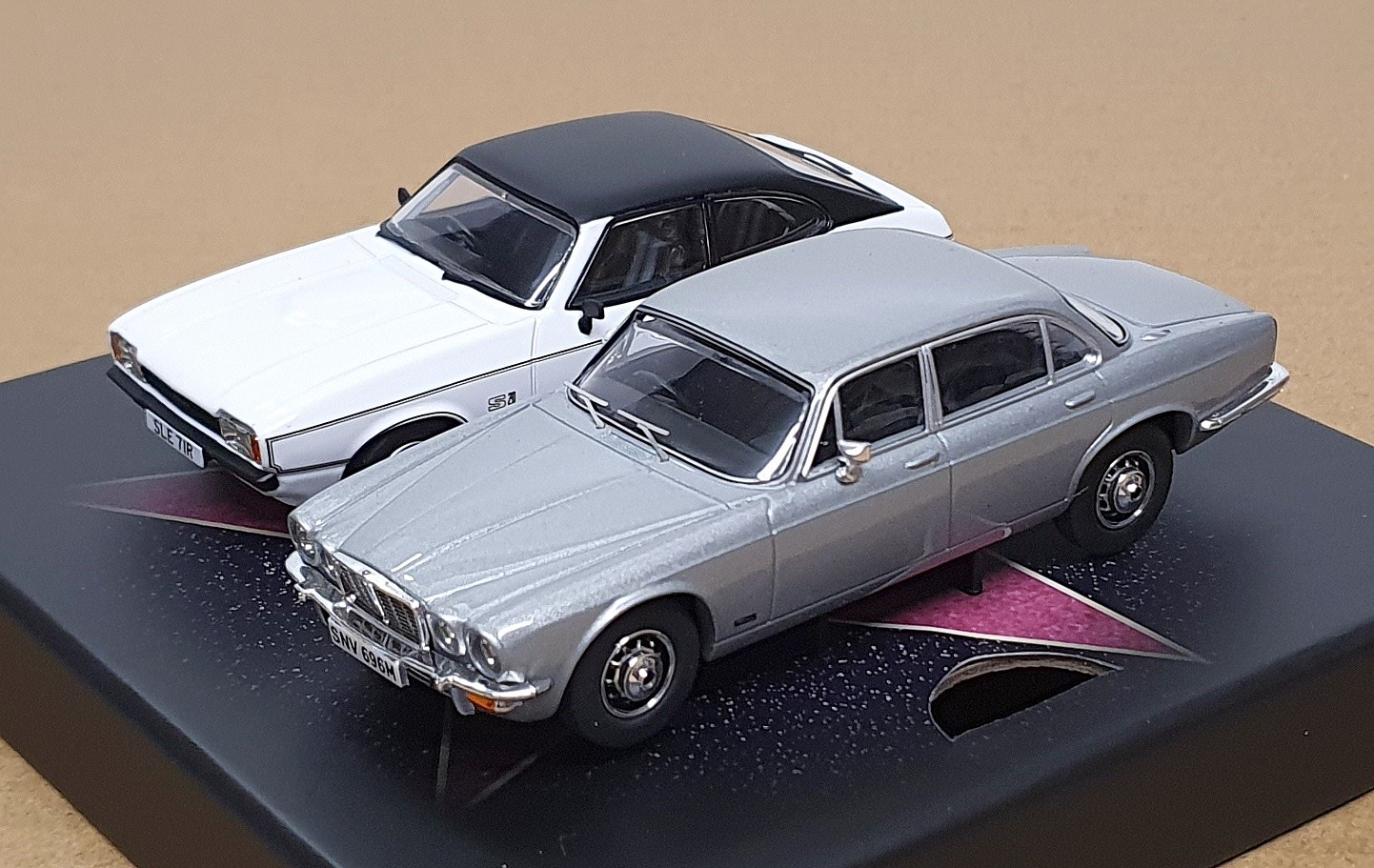 Corgi Screen Stars 1/43 Scale CC91992 - Ford Capri Mk2 & Jaguar XJ6 Series 2
