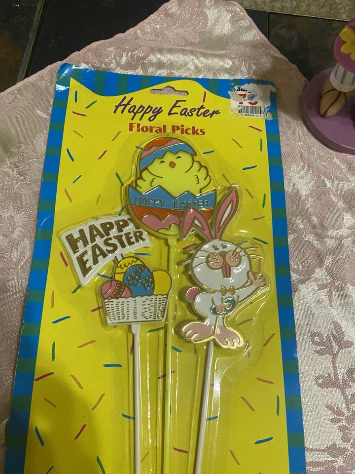 EASTER RETRO FUN- See All Pics- 6 Pieces-New- Tissue Paper(4), Picks, & Hunt Kit - Image 2 of 4
