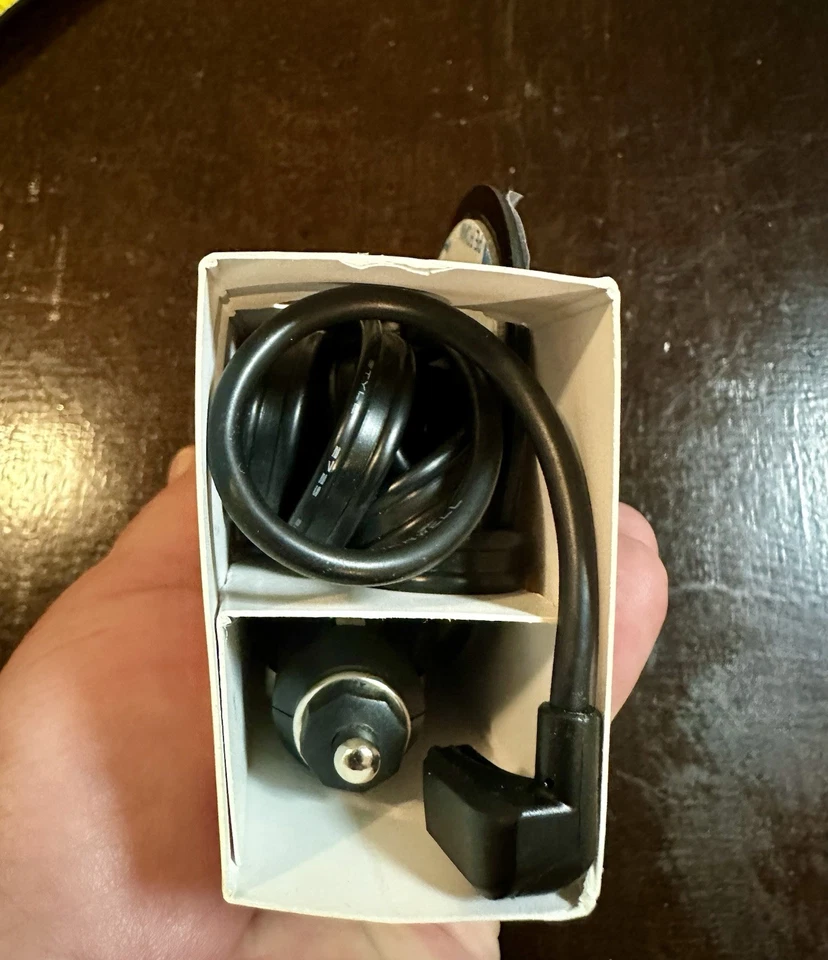 TOMTOM VIA 1515 TM - LIFE TIME MAPS OF US , CAN & MEX - EXCELLENT CONDITION  - Image 3 of 4