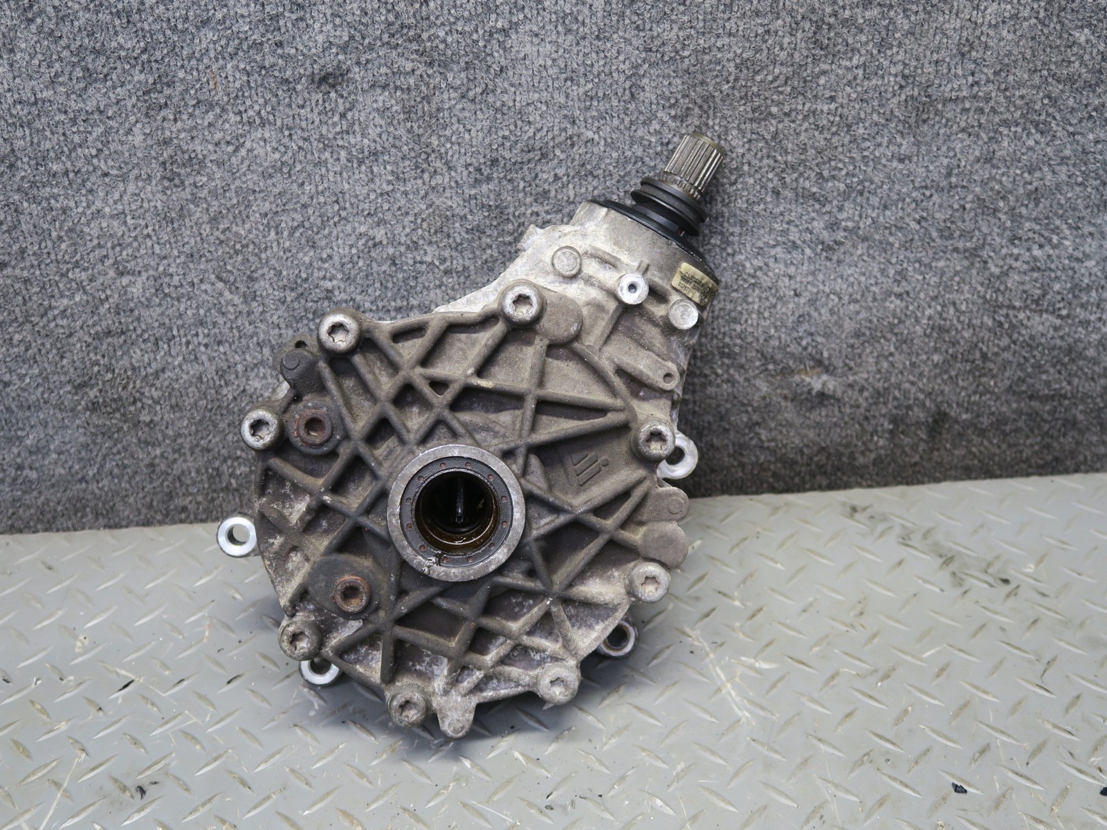 2017-2020 MASERATI LEVANTE M161 3.0L AWD FRONT DIFFERENTIAL CARRIER 6700321830
