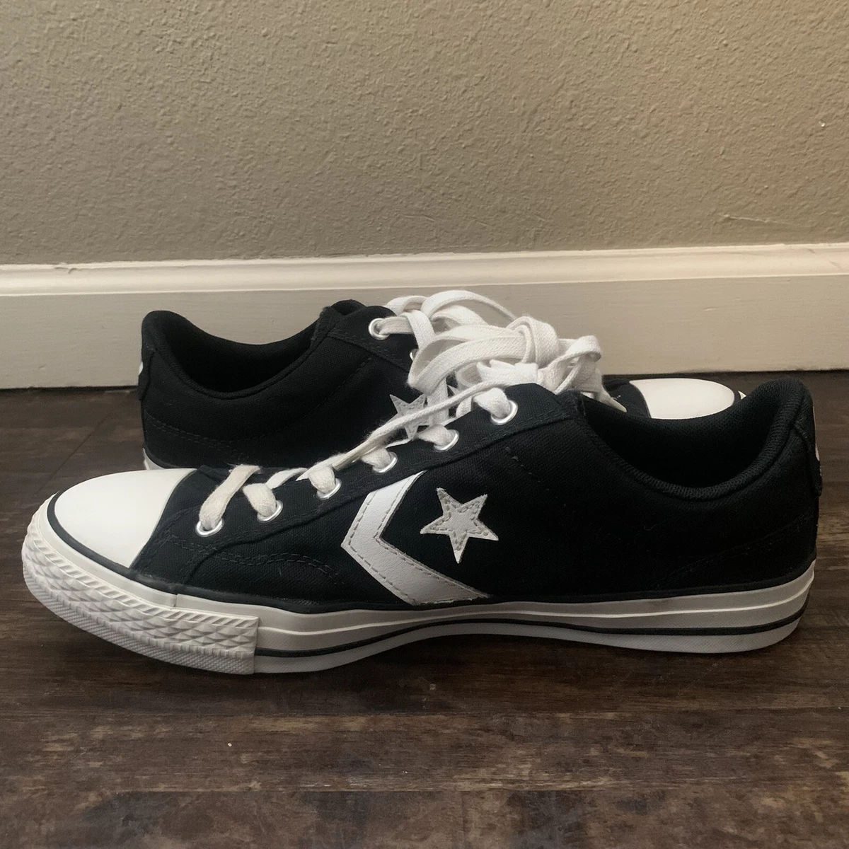 Converse Star Player OX Black/White Sneaker. Men 8 / Women 10 |