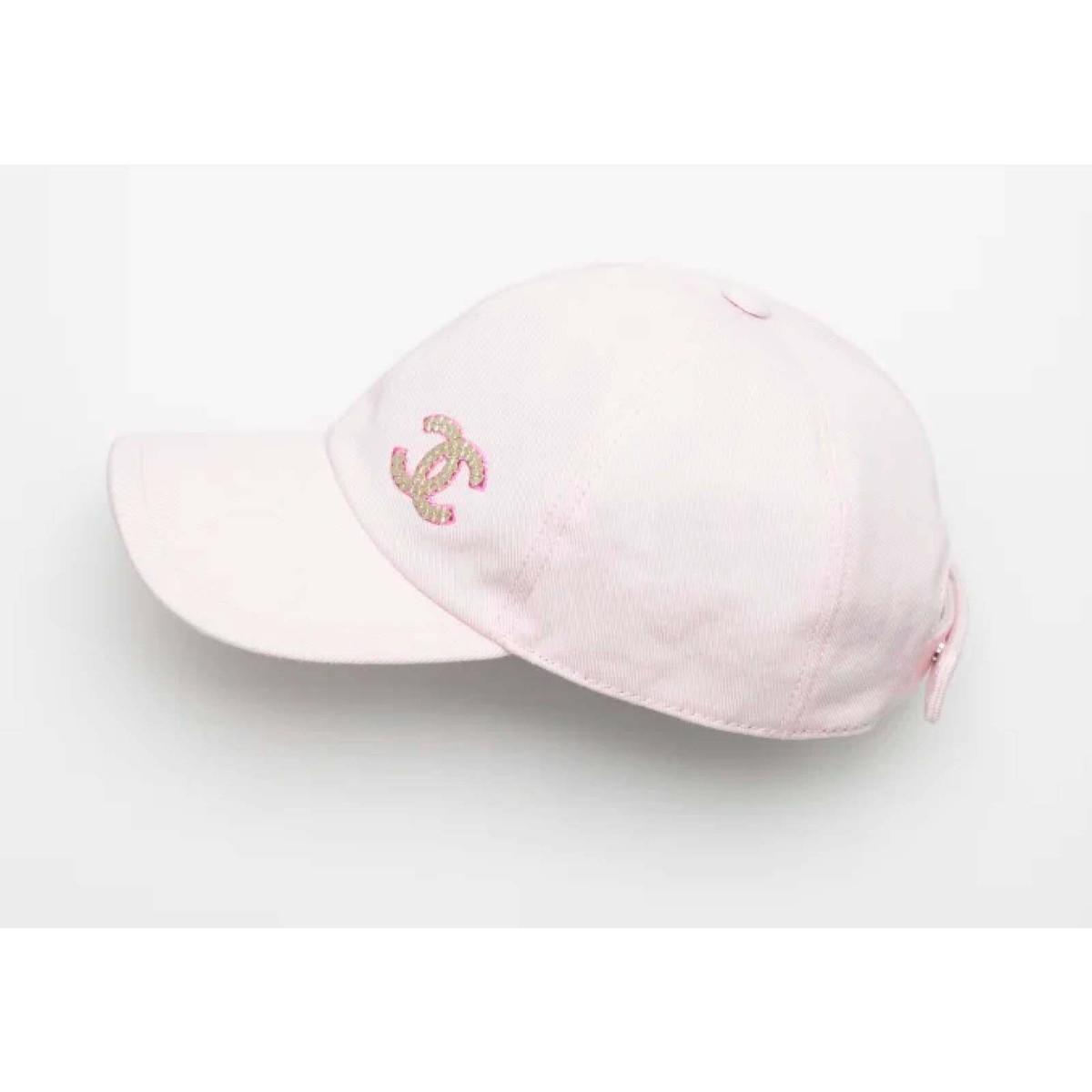 CHANEL ホワイト ピンク キャップ Chanel 22P Light Pink Denim Gold Sequin CC Logo Baseball Cap