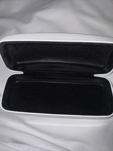 New Nine West White Eyeglasses Hard Case - Picture 7 of 7