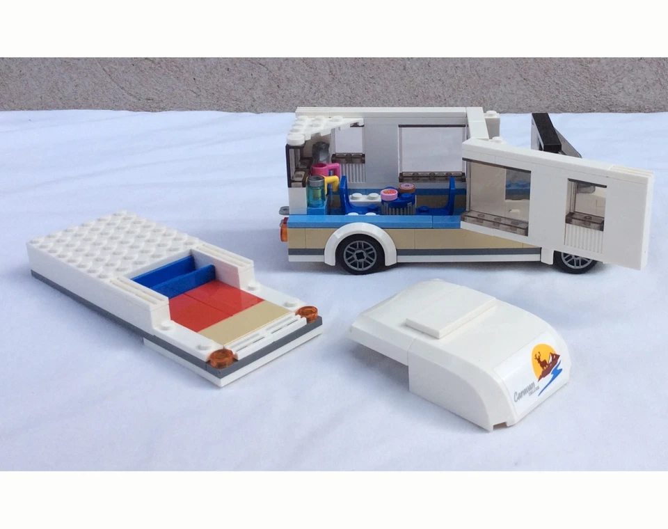 LEGO City 60283 Holiday Camper Van, photo 2 sur 2