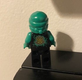 Lego Ninjago Airjitzu Lloyd Minifigure 70590 Torso Crack  RARE Wrong Legs
