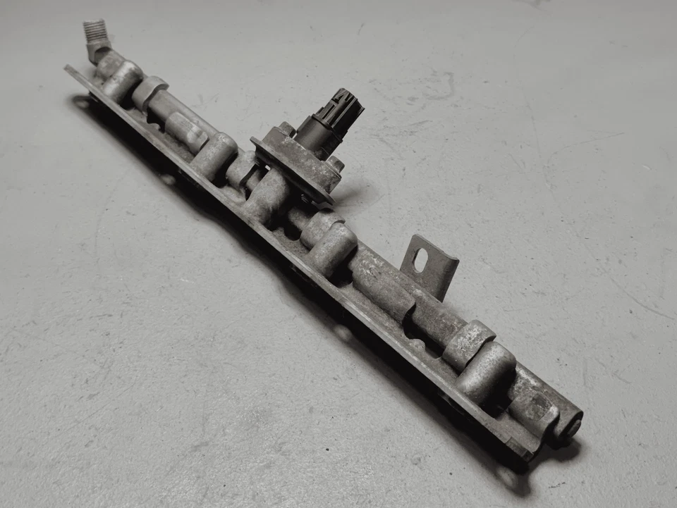 Toyota Camry 2019-2024 motor de 2,5 L inyección de combustible riel de entrega OEM Foto 4 de 4