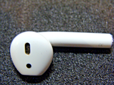 Apple AirPods 2. Gen - Rechter Earbud - nur Headset (aus Nachlass )
