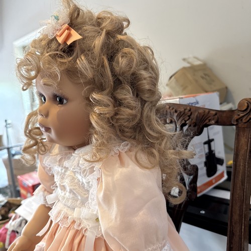 Bambola in vinile Virginia Turner Ginger con etichetta da polso e COA taglia bambino da collezione. - Foto 10 di 10