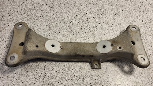 BMW E90 320i, Getriebeträger, 22316778059