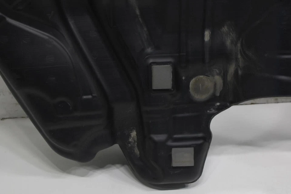 BMW 750i xDrive 2010-2015 tanque de gasolina de 4,4 L 21,1 galones estadounidenses 56646711 OEM Foto 3 de 4